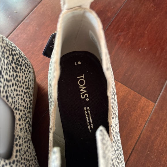 NWT and Box Toms Kallie Wedge Bootie - Picture 9 of 12